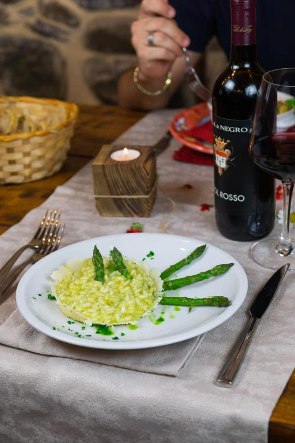 Agriturismo La Cascina Dei Chicchi Bagnone Bagian luar foto